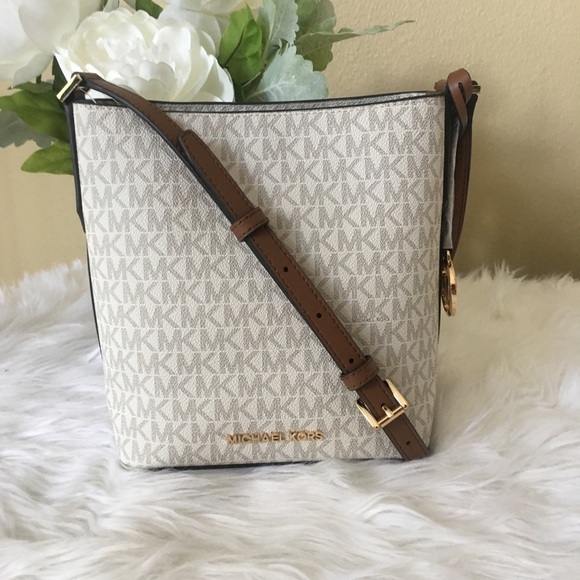 Michael Kors Handbags - Last one✨Michael Kors small Kimberly bucket bag